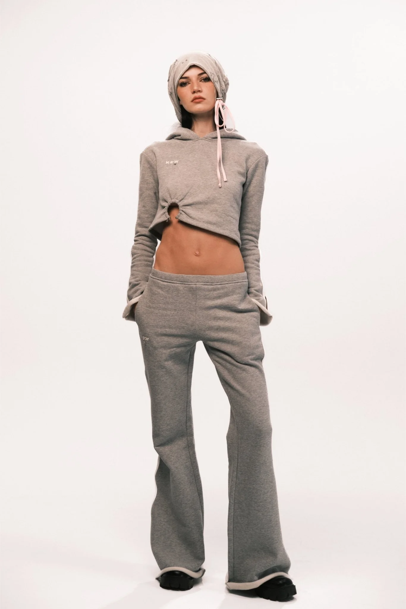 GRAY CROPPED HOODIE - Image 3
