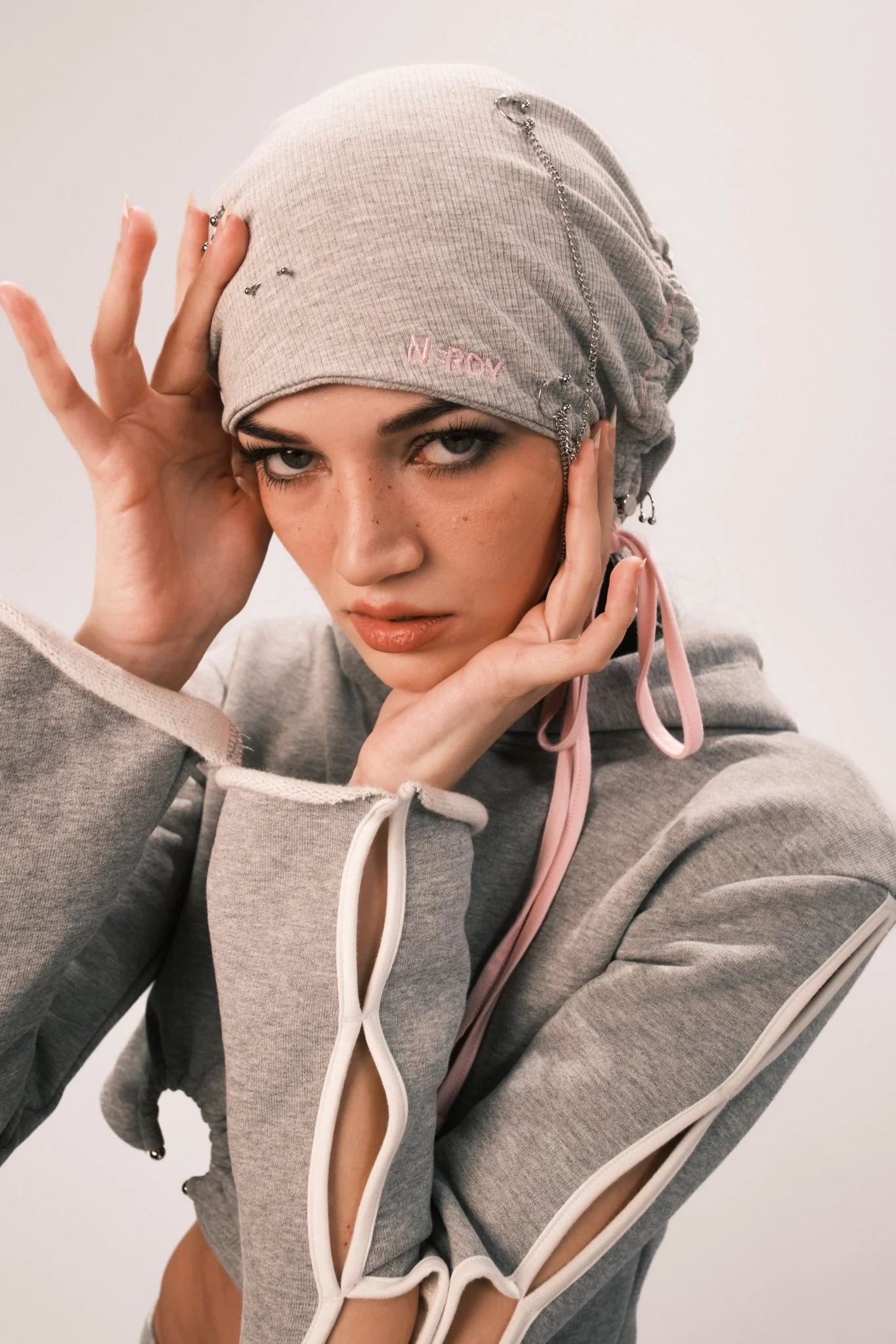 GRAY PIERCED SLOUCH BEANIE - Image 2