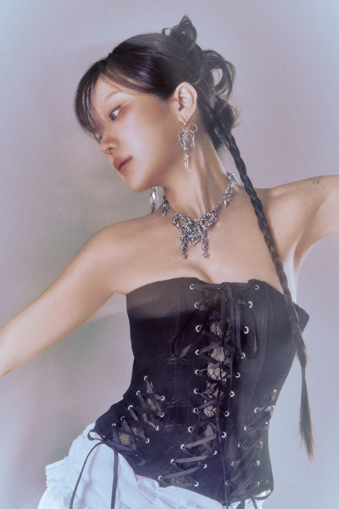 RIBBON SPIKE DROP EARRINGS - Image 3