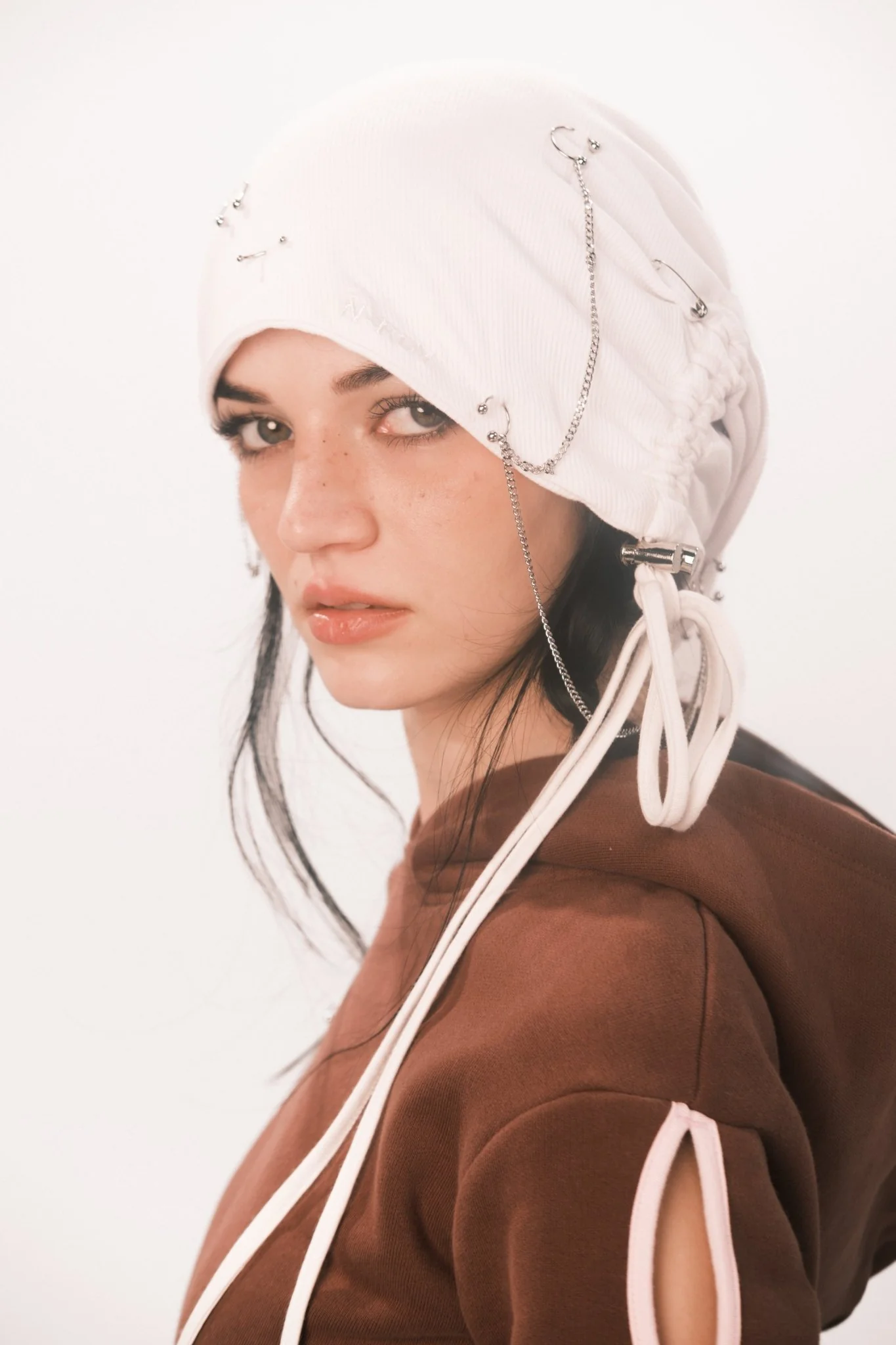 WHITE PIERCED SLOUCH BEANIE - Image 2